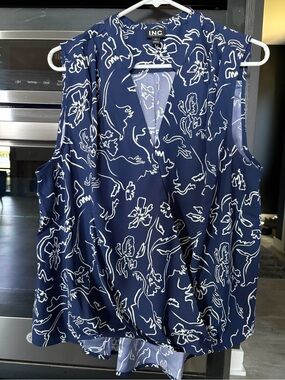 NWT INC Blouse